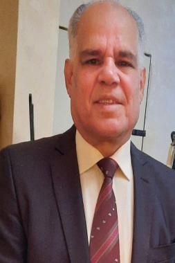 حول العلاقة بين حركة فتح والسلطة الوطنية